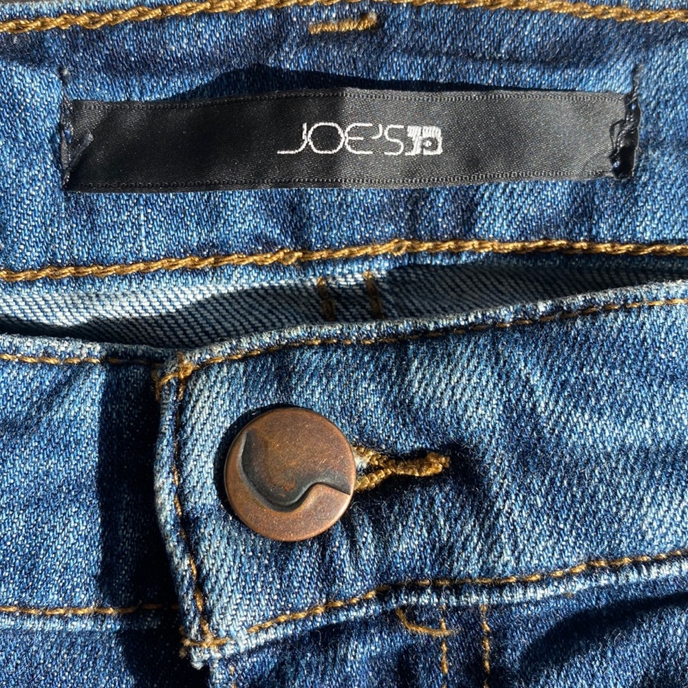 Joe’s Jeans size W27 | Fit: SlimCrop